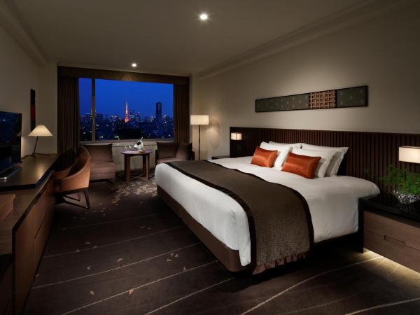 The Prince Sakura Tower Tokyo, Autograph Collection : photo 1 de la chambre chambre lit king-size deluxe (non-fumeurs) avec accès au sauna - côté tour - vue sur tour de tokyo