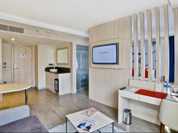 Ramada by Wyndham Istanbul Old City : photo 4 de la chambre suite junior lit king-size - non-fumeurs