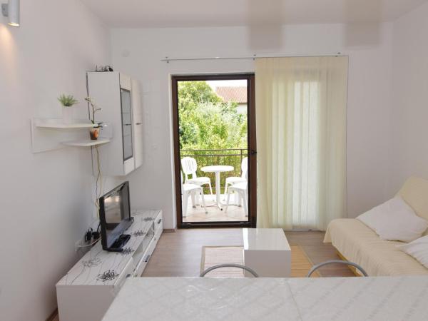 Apartments Vlado i Marino : photo 9 de la chambre appartement avec balcon