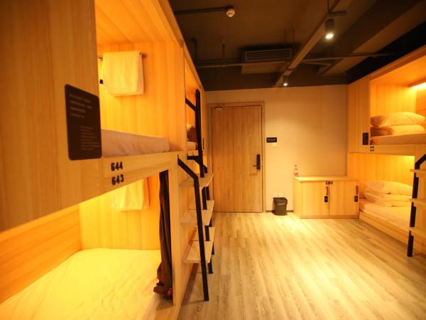 Chengdu Desti Youth Park Hostel Chunxi Road : photo 5 de la chambre lit dans dortoir pour hommes de 6 lits