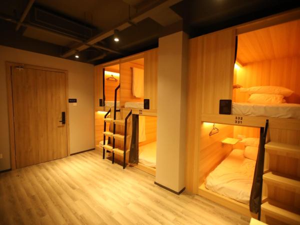 Chengdu Desti Youth Park Hostel Chunxi Road : photo 3 de la chambre lit dans un dortoir pour hommes de 10 lits