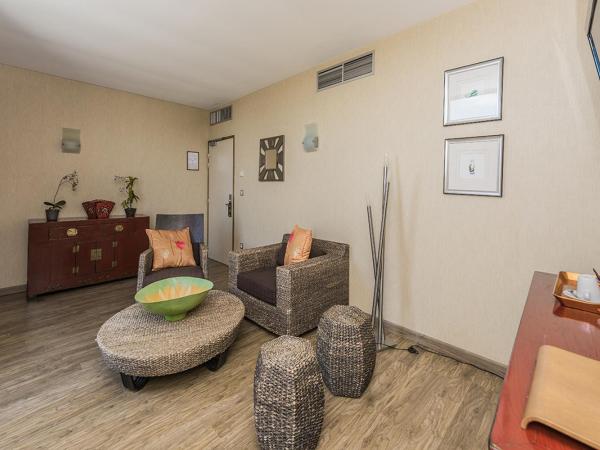 Hostellerie Saint Vincent Beauvais Aeroport : photo 2 de la chambre suite