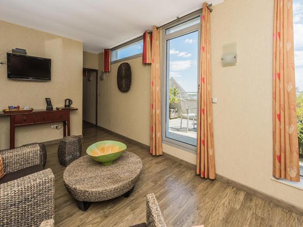 Hostellerie Saint Vincent Beauvais Aeroport : photo 3 de la chambre suite