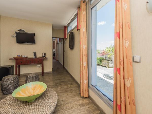 Hostellerie Saint Vincent Beauvais Aeroport : photo 4 de la chambre suite