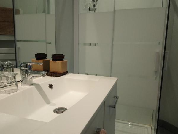 chambre condamine spa : photo 1 de la chambre suite avec jacuzzi