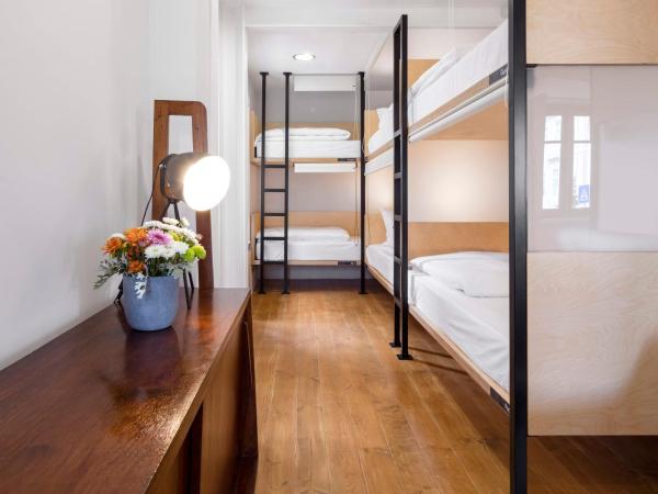 Penedo da Saudade Suites & Hostel : photo 3 de la chambre chambre familiale