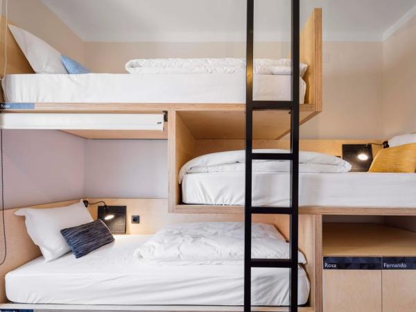 Penedo da Saudade Suites & Hostel : photo 3 de la chambre chambre familiale avec salle de bains