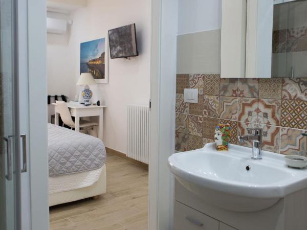 Vento di Sicilia : photo 9 de la chambre chambre lit king-size avec balcon