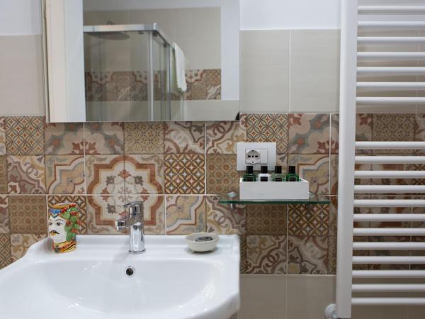 Vento di Sicilia : photo 10 de la chambre chambre lit king-size avec balcon