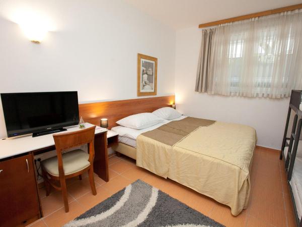 Hotel ZaDar : photo 4 de la chambre chambre quadruple Économique
