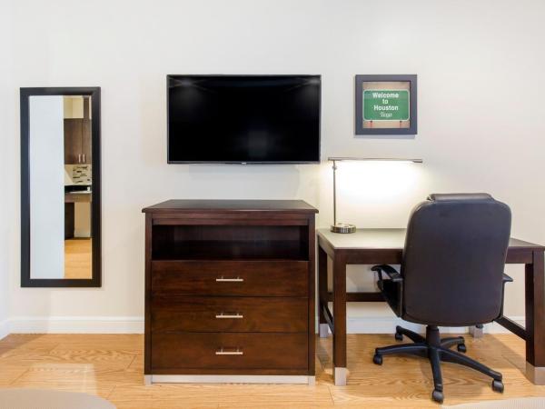 Econo Lodge Inn & Suites Houston Willowbrook : photo 3 de la chambre chambre familiale deluxe