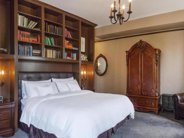 Patterson Inn : photo 3 de la chambre suite lit king-size de luxe avec baignoire spa