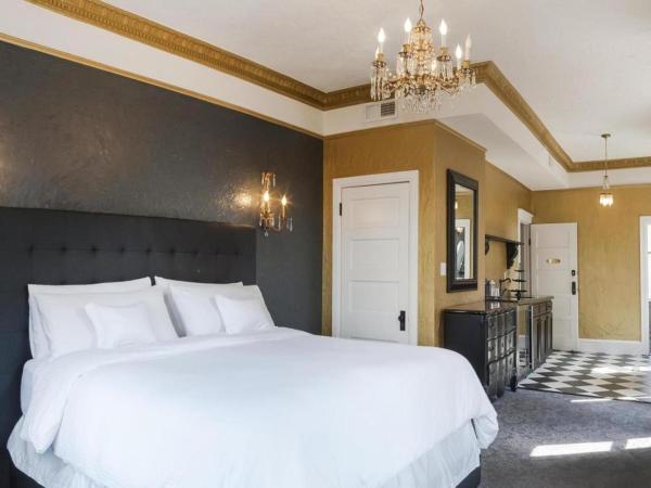 Patterson Inn : photo 3 de la chambre suite lit king-size supérieure - balcon