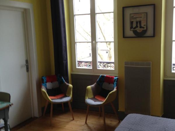 Chambre d'hôtes La Célestine : photo 5 de la chambre chambre familiale (2 adultes et 2 enfants)