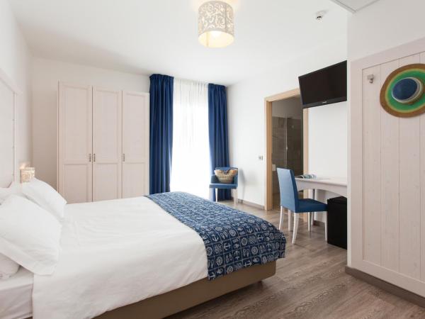 Regent's Hotel : photo 4 de la chambre chambre double ou lits jumeaux confort - vue latérale sur mer