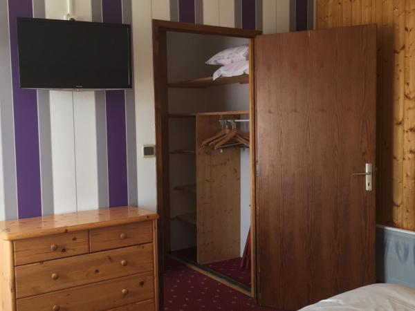 Hôtel Les Soldanelles : photo 5 de la chambre chambre double ou lits jumeaux avec baignoire
