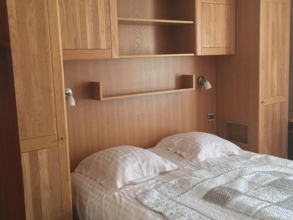 Hôtel Les Soldanelles : photo 4 de la chambre chambre double ou lits jumeaux avec baignoire