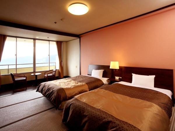 Nagasaki Nisshokan : photo 1 de la chambre chambre lits jumeaux supérieure - vue sur ville - non-fumeurs