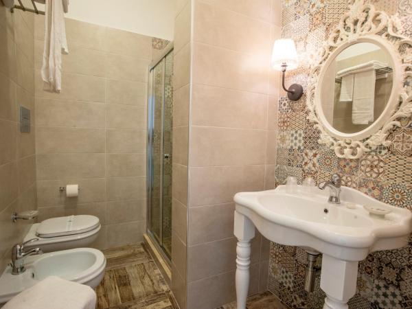 Pontenuovo Bed : photo 5 de la chambre chambre double avec salle de bains privative