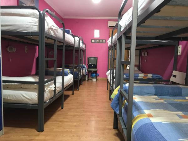 RC Miguel Angel : photo 1 de la chambre lit dans dortoir de 8 lits avec salle de bains privative