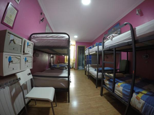 RC Miguel Angel : photo 4 de la chambre lit dans dortoir de 8 lits avec salle de bains privative