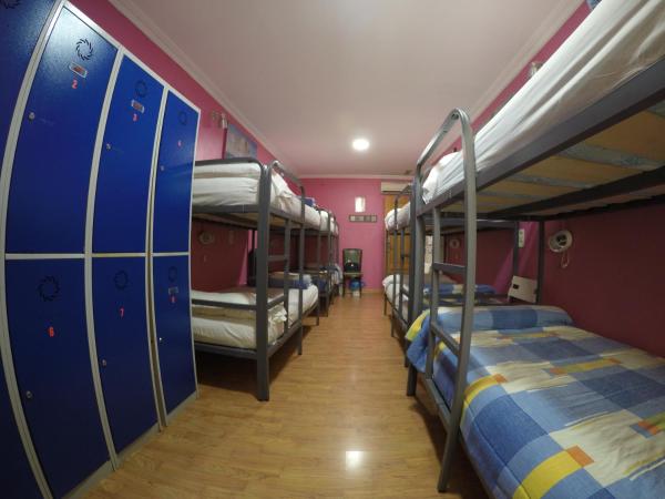 RC Miguel Angel : photo 2 de la chambre lit dans dortoir de 8 lits avec salle de bains privative