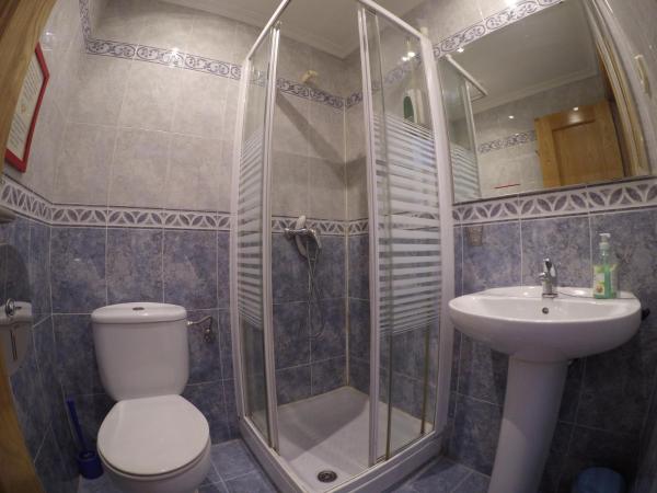 RC Miguel Angel : photo 6 de la chambre lit dans dortoir de 6 lits avec salle de bains privative