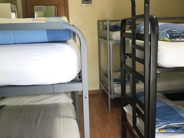 RC Miguel Angel : photo 2 de la chambre lit dans dortoir de 6 lits avec salle de bains privative