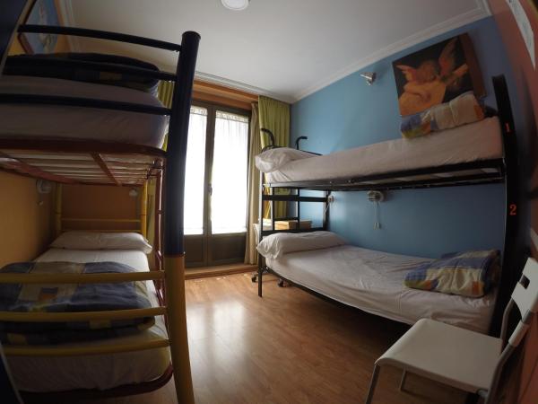 RC Miguel Angel : photo 4 de la chambre lit dans dortoir de 4 lits avec salle de bains privative