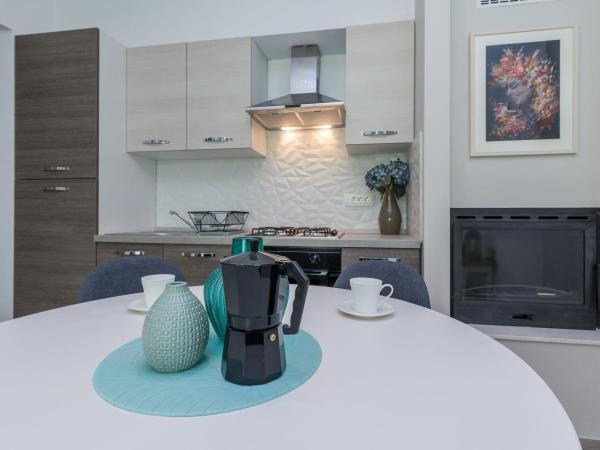 Apartments Marta 1 : photo 8 de la chambre appartement - vue sur jardin