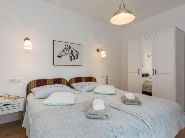 Apartments Marta 1 : photo 7 de la chambre appartement - vue sur jardin