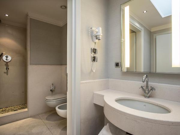 FlyOn Hotel & Conference Center : photo 3 de la chambre suite