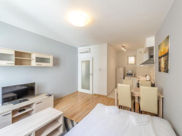 Corvin Plaza Apartments & Suites : photo 2 de la chambre appartement 1 chambre