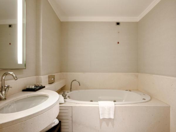 FlyOn Hotel & Conference Center : photo 3 de la chambre suite junior