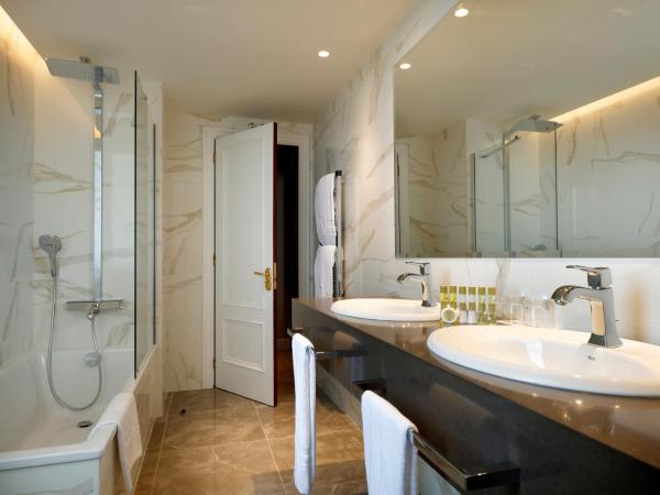 Eurostars Hotel Real : photo 5 de la chambre chambre double deluxe avec lit d'appoint