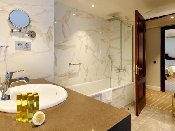 Eurostars Hotel Real : photo 4 de la chambre chambre double supérieure - vue sur mer