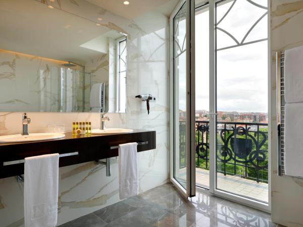 Eurostars Hotel Real : photo 5 de la chambre chambre double deluxe