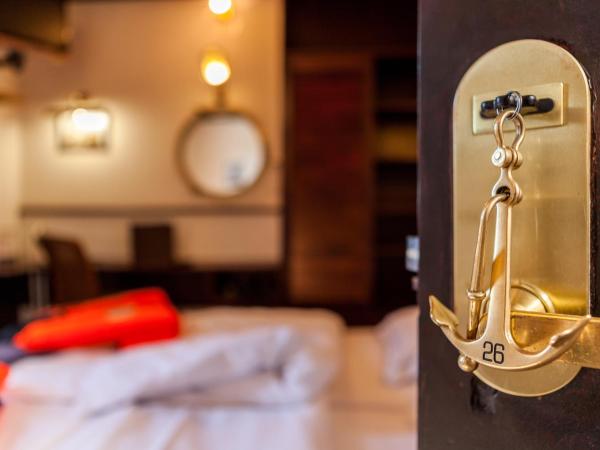 Boat Hotel De Barge : photo 5 de la chambre cabine croisière - vue sur jardin