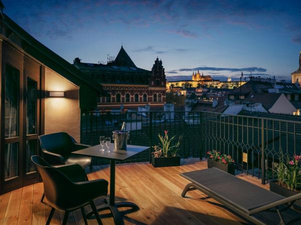 MOODs Charles Bridge : photo 1 de la chambre suite présidentielle avec terrasse - vue sur château de prague