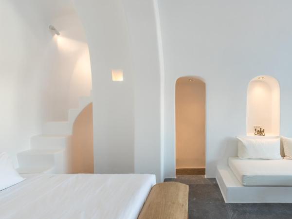 Chelidonia Luxury Suites : photo 3 de la chambre suite Élégante avec petite piscine - vue sur caldeira