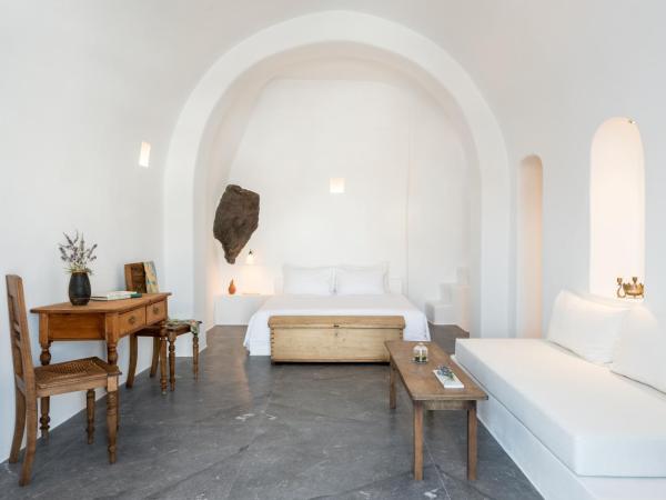 Chelidonia Luxury Suites : photo 9 de la chambre suite Élégante avec petite piscine - vue sur caldeira