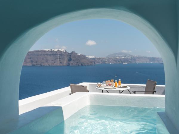 Chelidonia Luxury Suites : photo 4 de la chambre suite Élégante avec petite piscine - vue sur caldeira