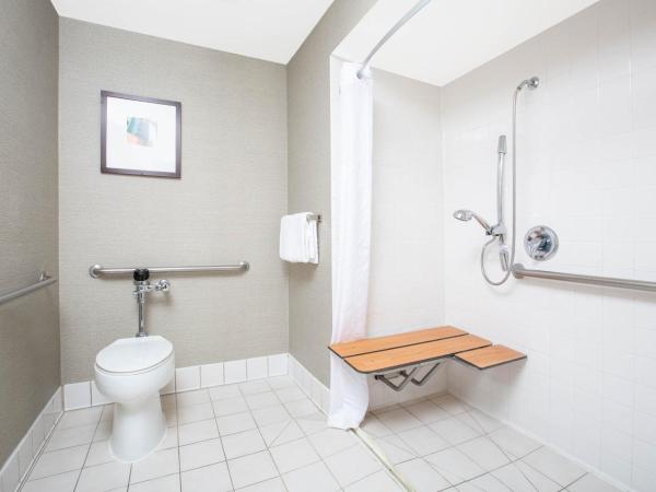 Baymont by Wyndham San Diego Downtown : photo 6 de la chambre chambre lit king-size pour personnes à mobilité réduite/malentendantes - non-fumeurs