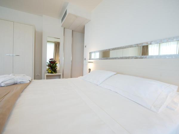 Mercure Hotel Rimini Artis : photo 6 de la chambre chambre double supérieure avec balcon