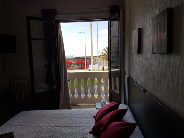 Pensión Tu Hogar : photo 5 de la chambre chambre simple - vue sur mer - salle de bains commune