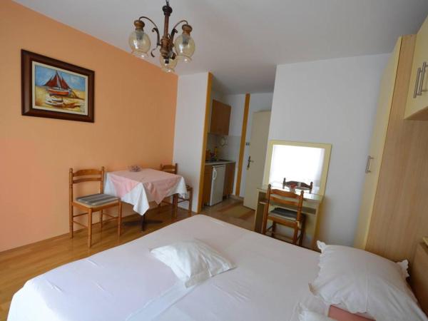 Apartman Ivana : photo 3 de la chambre chambre double avec salle de bains privative