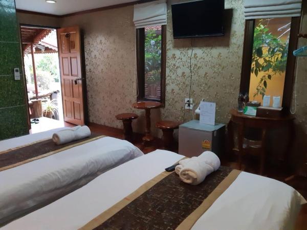 Montri Resort Donmuang Bangkok : photo 3 de la chambre chambre lits jumeaux supérieure avec accès à la piscine