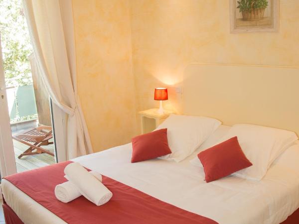 Hôtel & Spa La Villa : photo 7 de la chambre double room with private terrace, queen bed and garden view