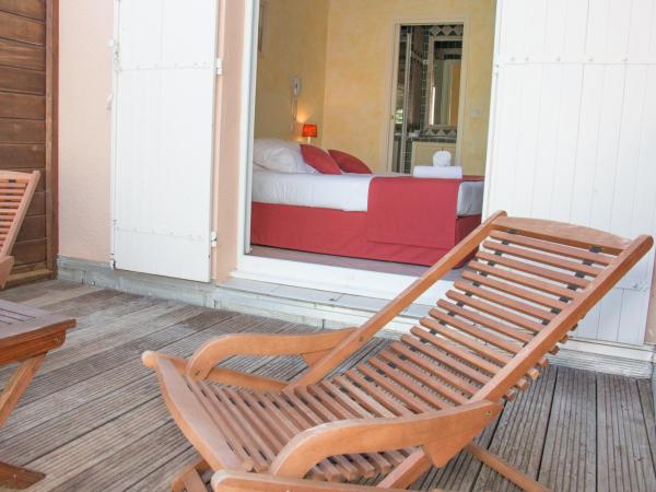 Hôtel & Spa La Villa : photo 1 de la chambre chambre double supérieure avec climatisation et terrasse – vue sur jardin