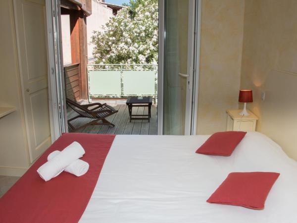 Hôtel & Spa La Villa : photo 6 de la chambre double room with private terrace, queen bed and garden view